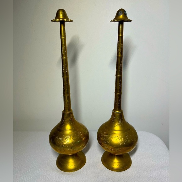 vintage brass rose water sprinkler Gulabdani or Gulab Pash. Used as decor! - Picture 1 of 4